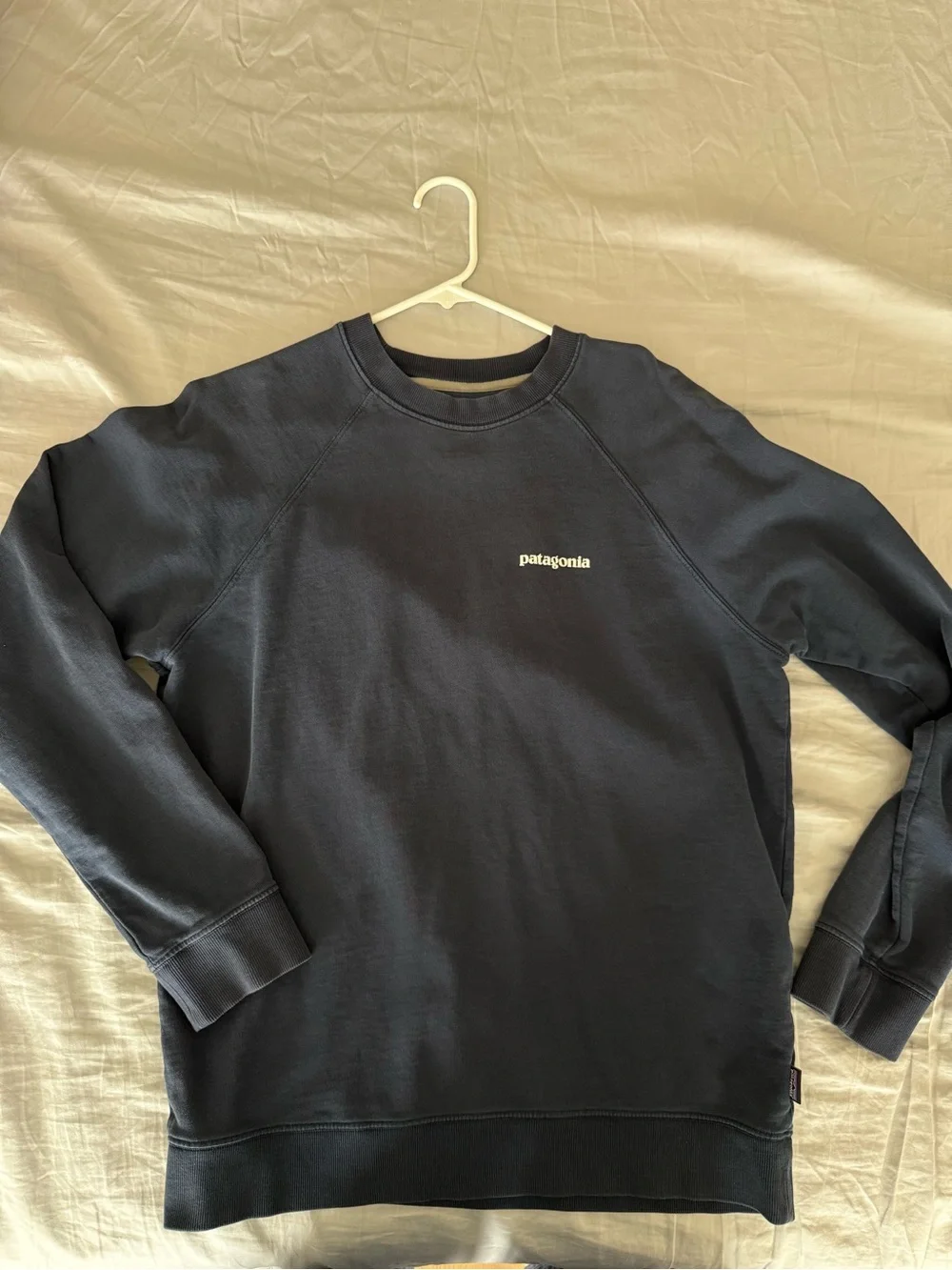 Patagonia Men's Crewneck Sweatshirt in Navy Blue